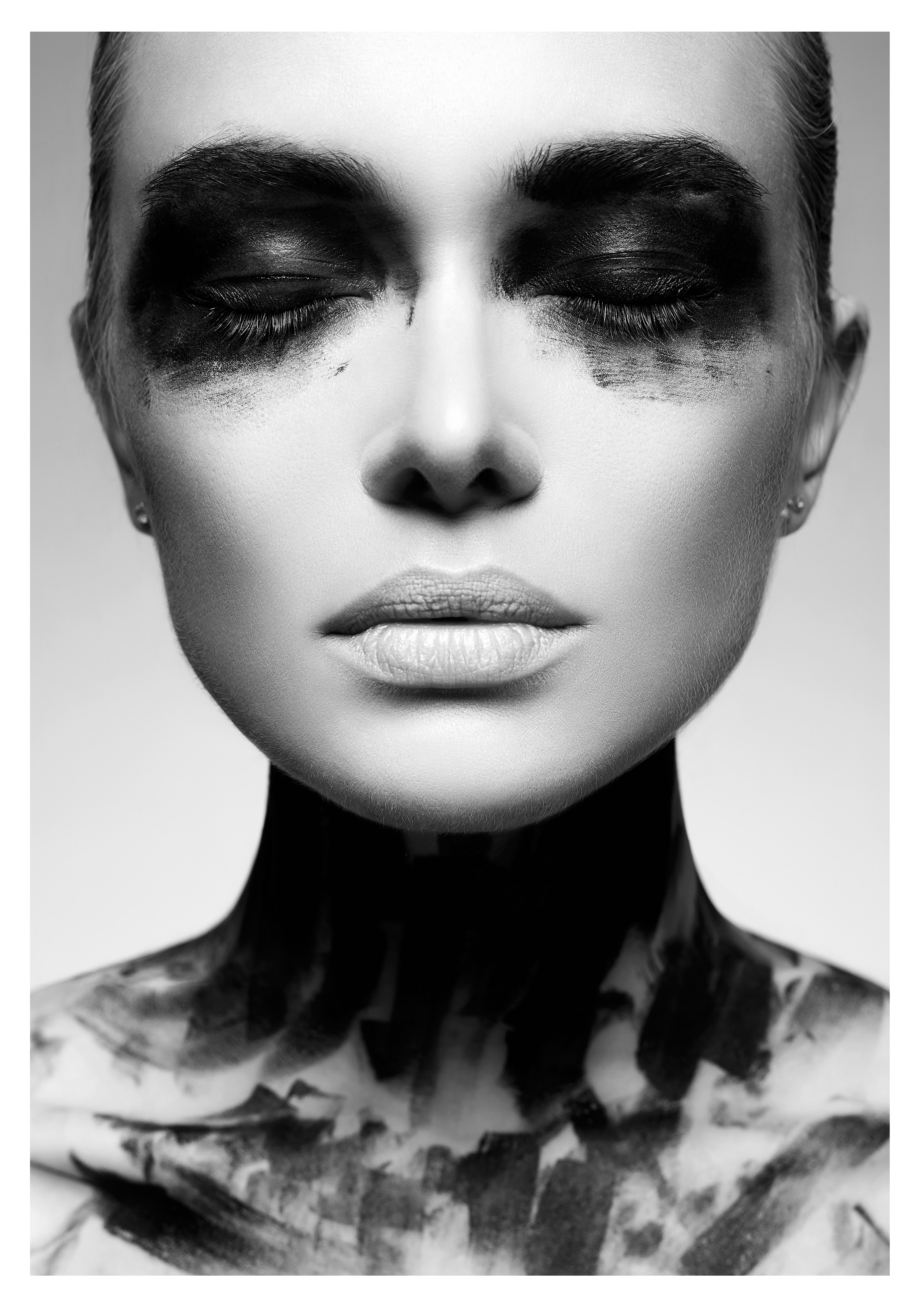 Wandbild Wandbilder Hochformat Titel: Gesicht Girl schwarz weiß Wanddeko Bild für Wohnzimmer auf Alu Dibond Leinwand Acrylglas Holzbalken Butler Finish Poster