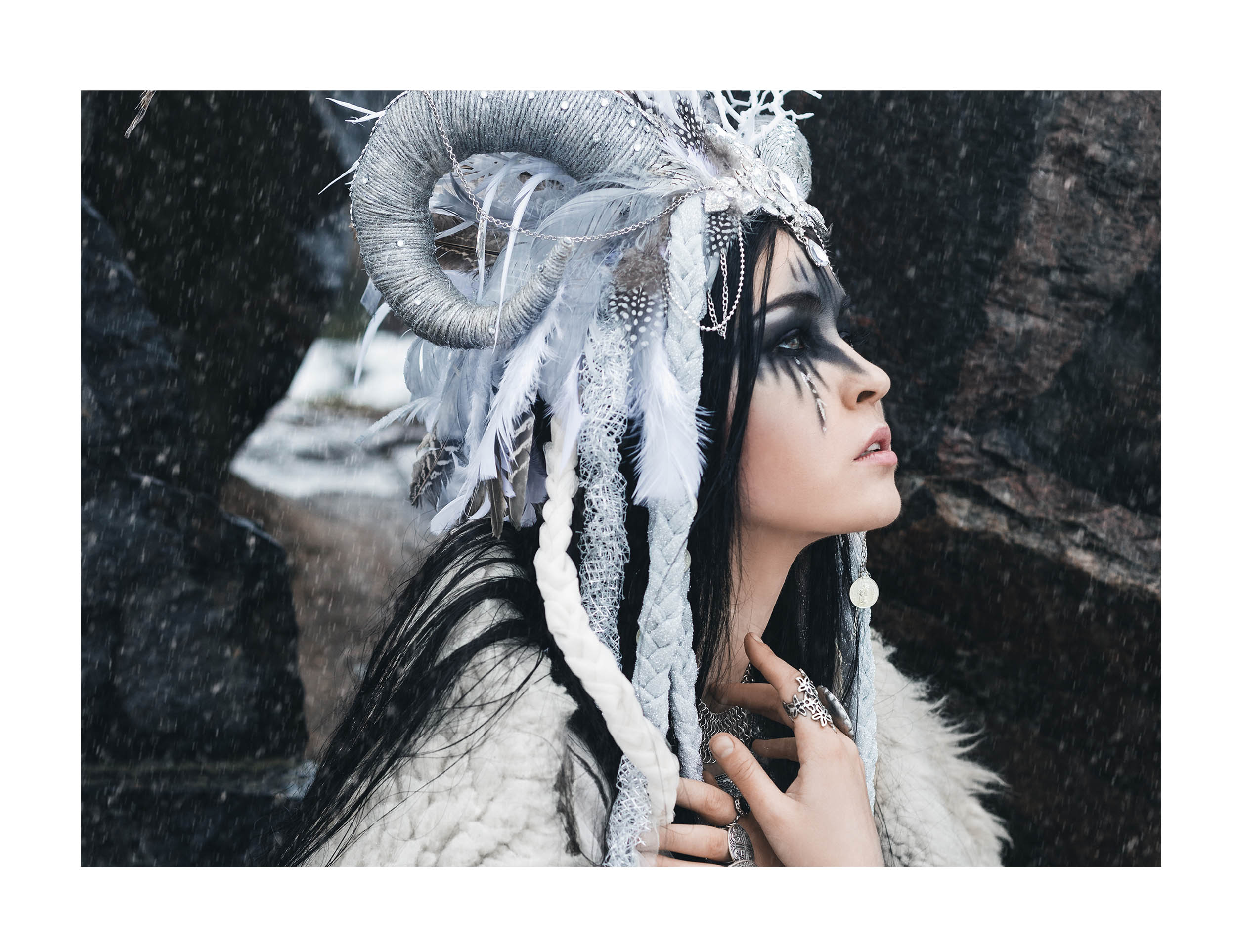 Wandbild Querformat Titel: Prinzessin Schnee Frau Beauty Sexy - Bild Wanddeko Alu Dibond Leinwand Acrylglas Holzbalken Butlerfinish Poster