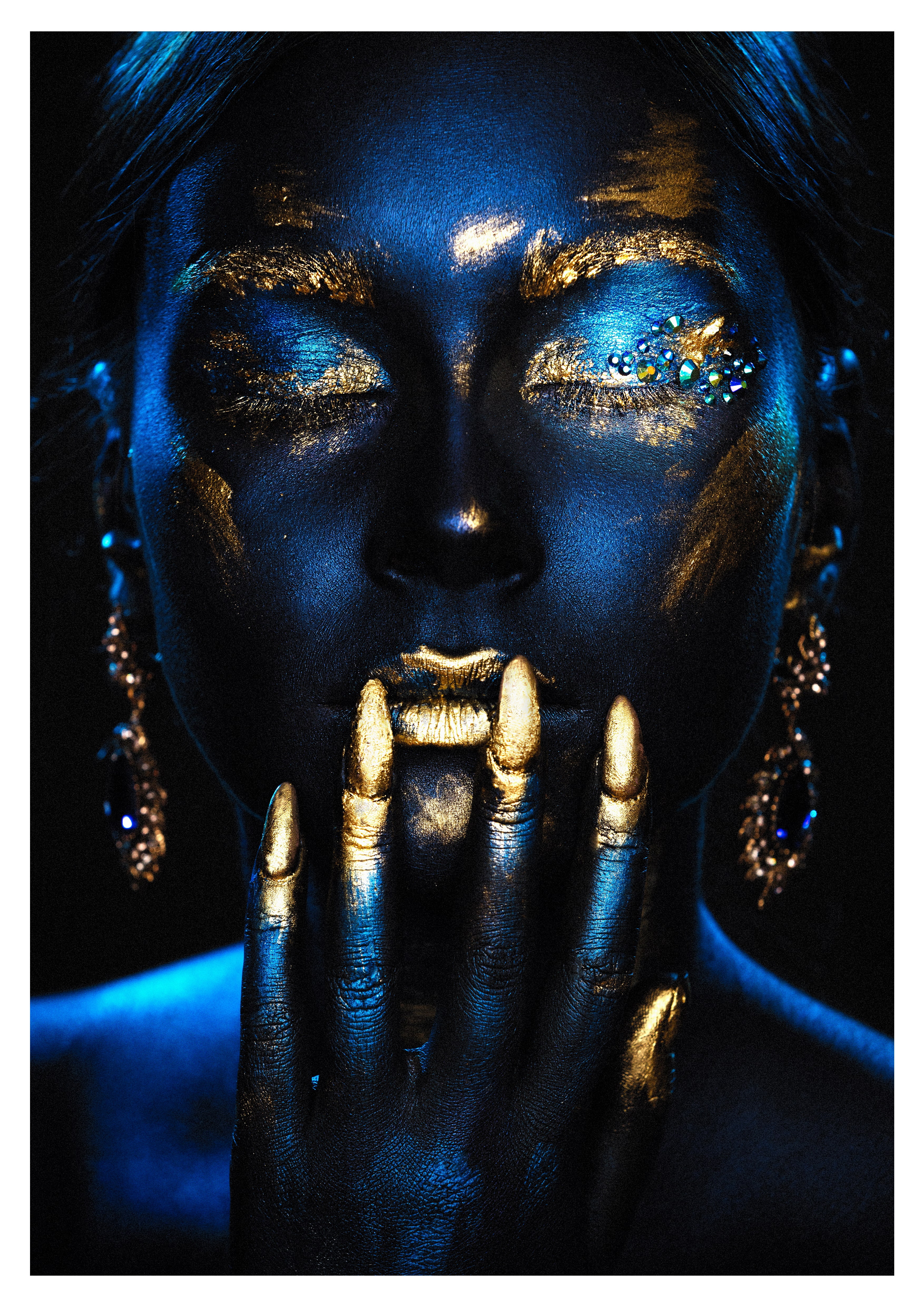 Wandbild Hochformat Titel: Beauty Girl fantasy blau Porträt Bild Wanddeko Alu Dibond Leinwand Acrylglas Holzbalken Butlerfinish Poster 